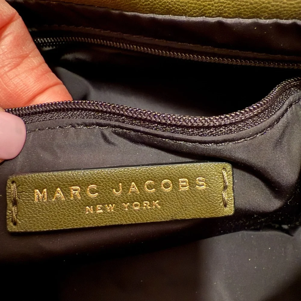 Marc Jacobs Green Quilted Shoulder Bag with Gold Hardware - Picture 4 of 7